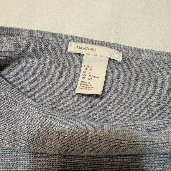 H&M Grey Sweater - Picture 6 of 6
